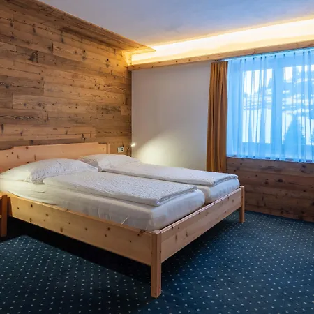 ホテル Grischuna ビビオ