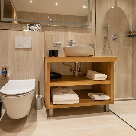 ホテル Grischuna ビビオ