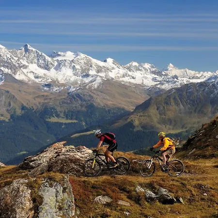 מלון Grischuna 3*