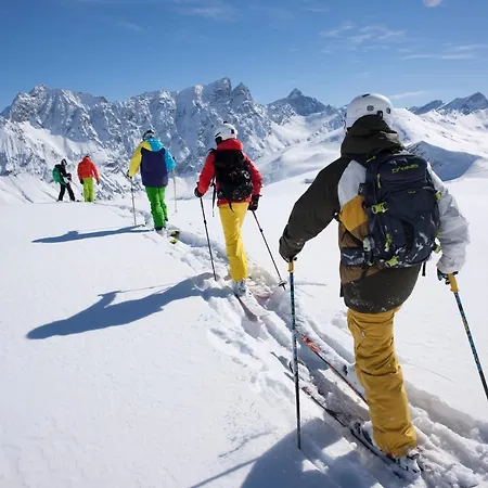 Grischuna מלון 3*